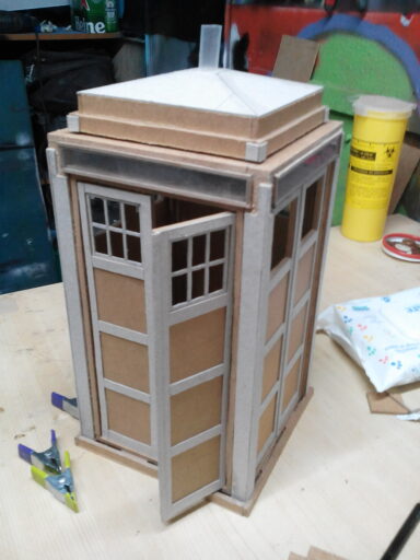 Construction du TARDIS miniature