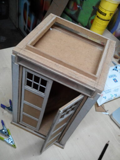 Construction du TARDIS miniature