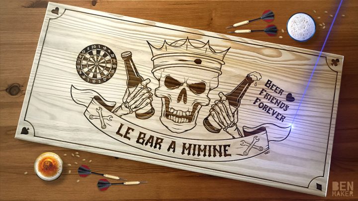 Gravure laser d'une enseigne de bar en bois